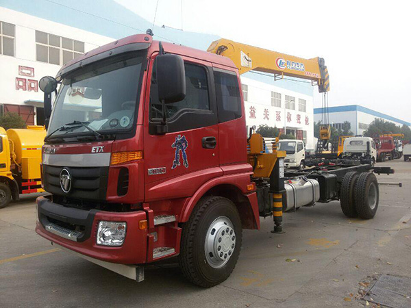 福田歐曼5.8米隨車吊 福田歐曼5.8米隨車吊