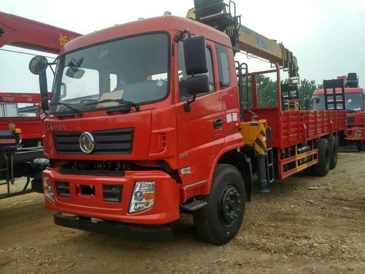 東風廂長8.5米隨車吊