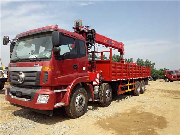 福田歐曼前四后八12噸隨車吊 福田歐曼前四后八12噸隨車吊