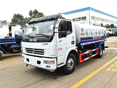 東風(fēng)多利卡D7灑水車