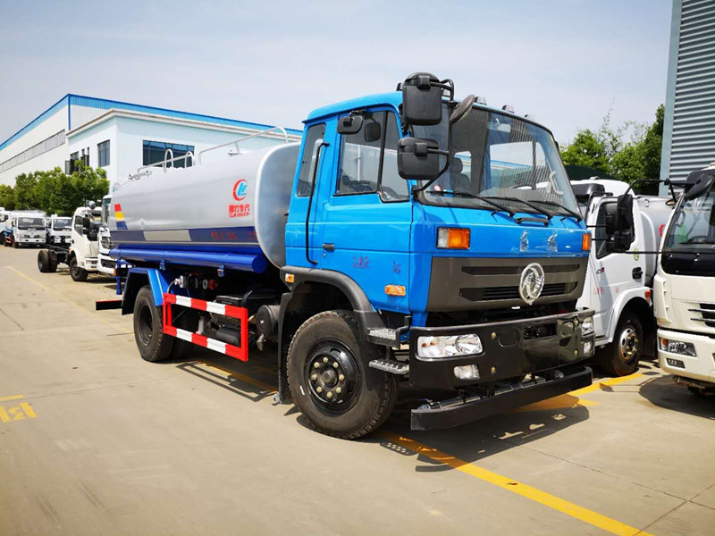 東風(fēng)145灑水車 東風(fēng)145灑水車