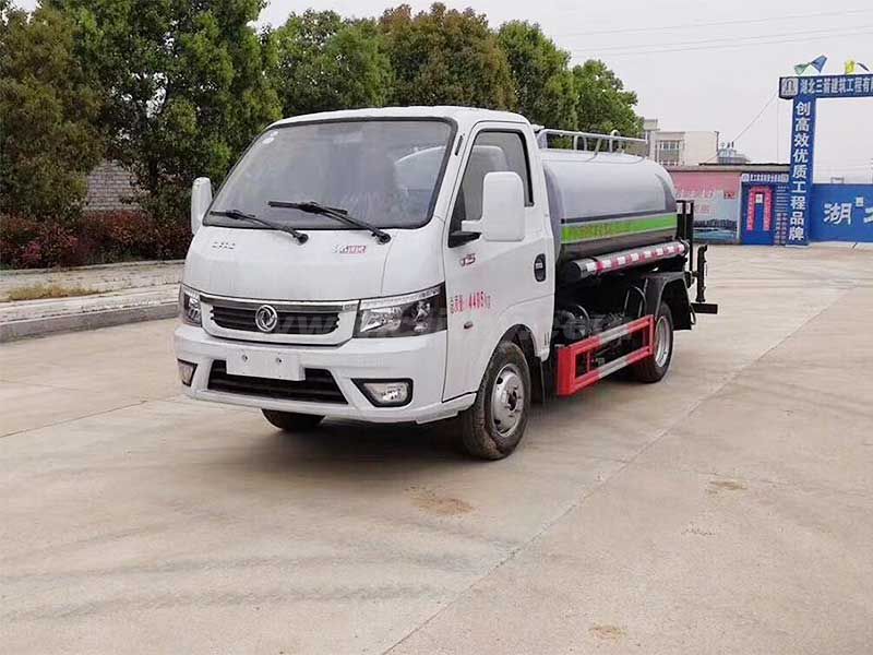 東風(fēng)途逸藍(lán)牌灑水車