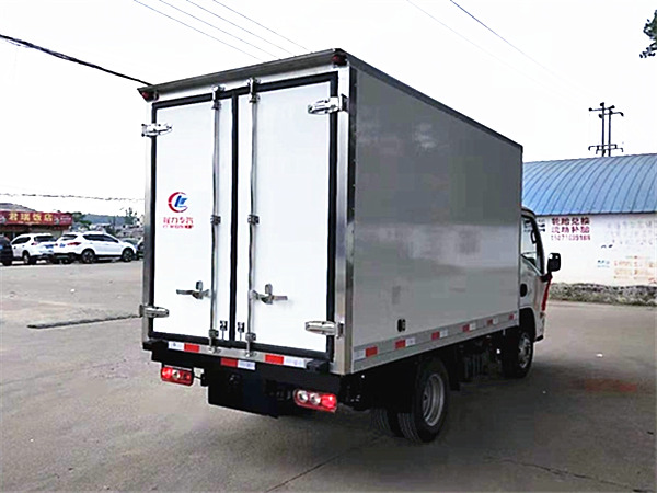 躍進(jìn)小福星S70冷藏車