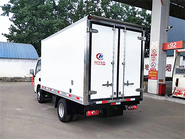 躍進(jìn)小福星S70冷藏車