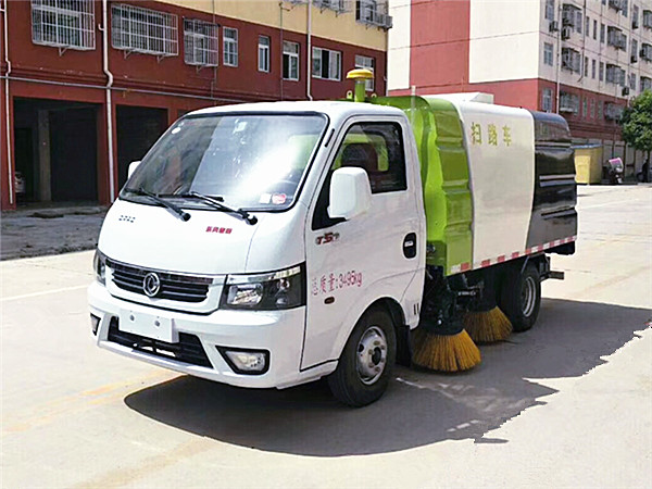 東風途逸3方掃路車