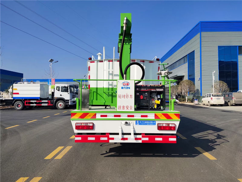 東風多利卡D9鐵路抑塵車尾部